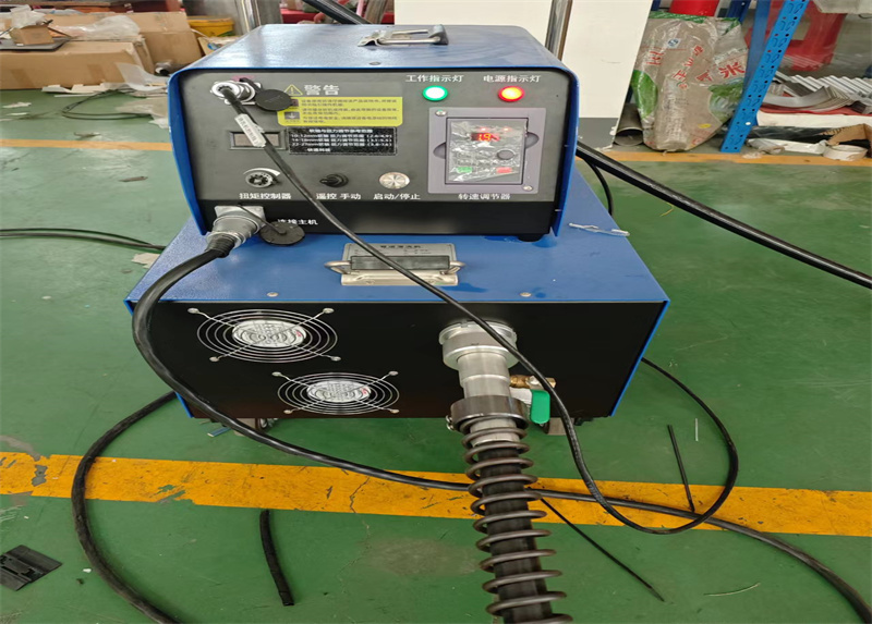 管道(dào)去(qù)污打磨裝置